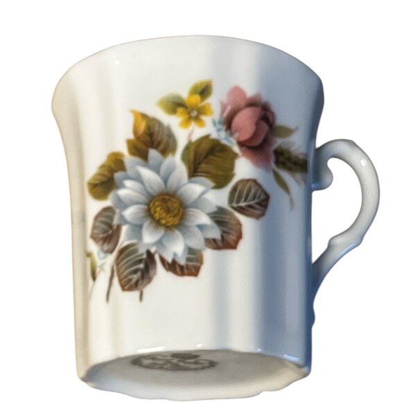 2 ROYAL GRAFTON Fine Bone China Mugs Floral Tea Coffee Cups 8 oz - Picture 3 of 6
